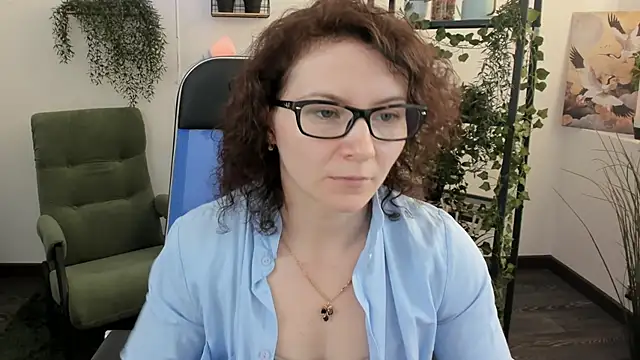 Snapshot of AureliaGleam chatting on 18, 5, 2026 AureliaGleam online show from 18, 5, 2026