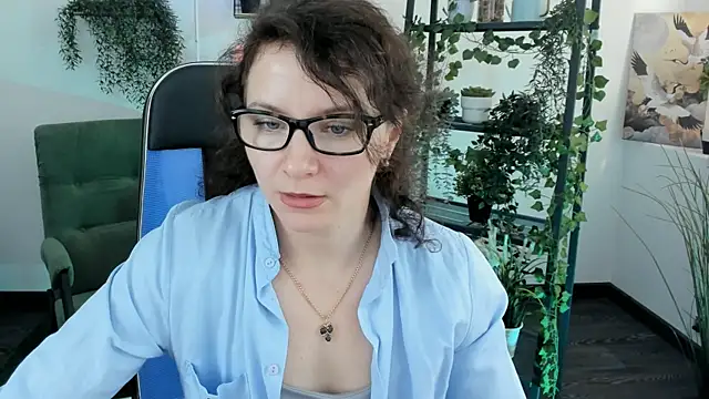 Snapshot of AureliaGleam chatting on 18, 5, 2026 AureliaGleam online show from 18, 5, 2026