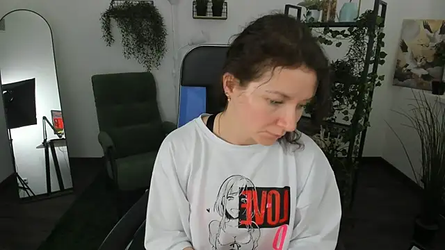 Snapshot of AureliaGleam chatting on 19, 5, 2026 AureliaGleam online show from 19, 5, 2026