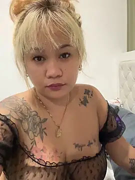 Snapshot of queenmia__ph chatting on 22, 5, 2026 queenmia ph online show from 22, 5, 2026