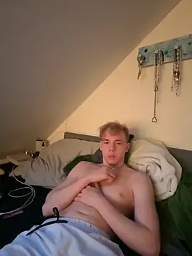 Snapshot of David_7527 chatting on 17, 5, 2026 David 7527 online show from 17, 5, 2026