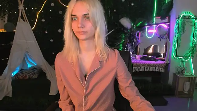 Snapshot of DanaWint chatting on 9, 5, 2026 DanaWint online show from 9, 5, 2026