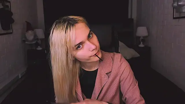 Snapshot of DanaWint chatting on 27, 5, 2026 DanaWint online show from 27, 5, 2026