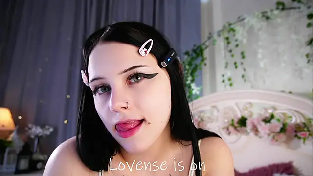 Snapshot of MelaineCore chatting on 28, 5, 2026 MelaineCore online show from 28, 5, 2026