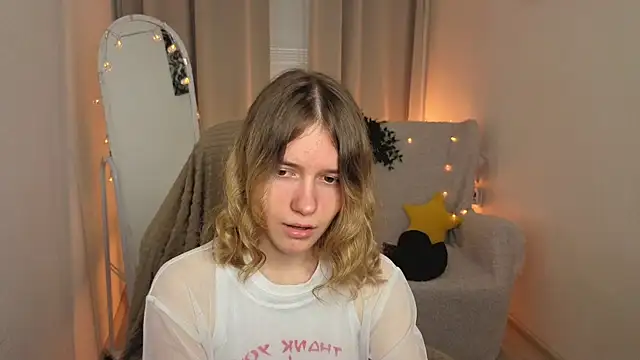 Snapshot of MilanaRayy chatting on 5, 7, 2026 MilanaRayy online show from 5, 7, 2026