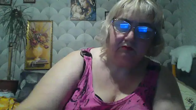 Snapshot of MarinaFarina53 chatting on 7, 6, 2026 MarinaFarina53 online show from 7, 6, 2026