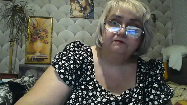 Snapshot of MarinaFarina53 chatting on 5, 7, 2026 MarinaFarina53 online show from 5, 7, 2026