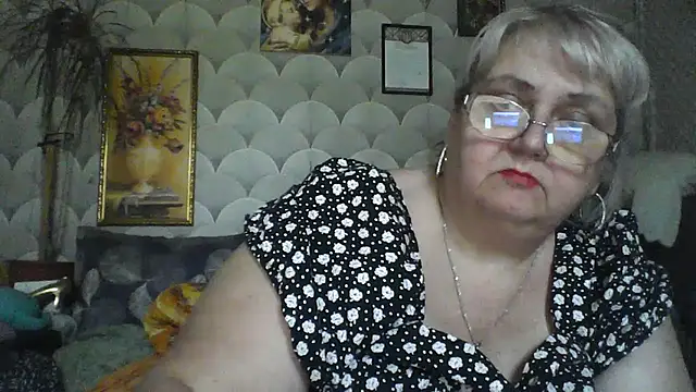 Snapshot of MarinaFarina53 chatting on 6, 7, 2026 MarinaFarina53 online show from 6, 7, 2026