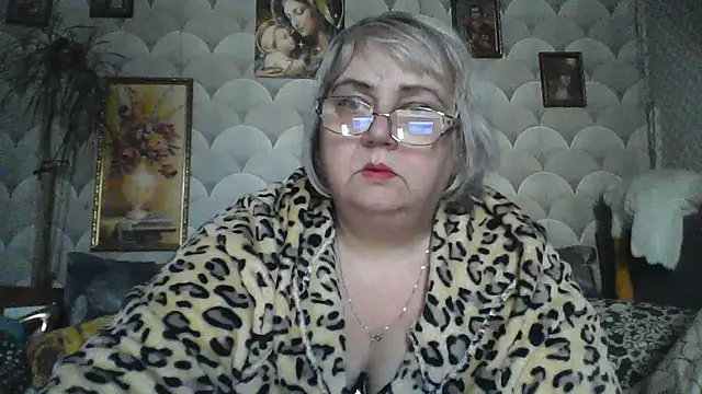 Snapshot of MarinaFarina53 chatting on 7, 7, 2026 MarinaFarina53 online show from 7, 7, 2026