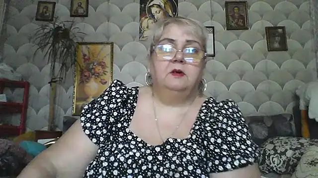 Snapshot of MarinaFarina53 chatting on 7, 7, 2026 MarinaFarina53 online show from 7, 7, 2026