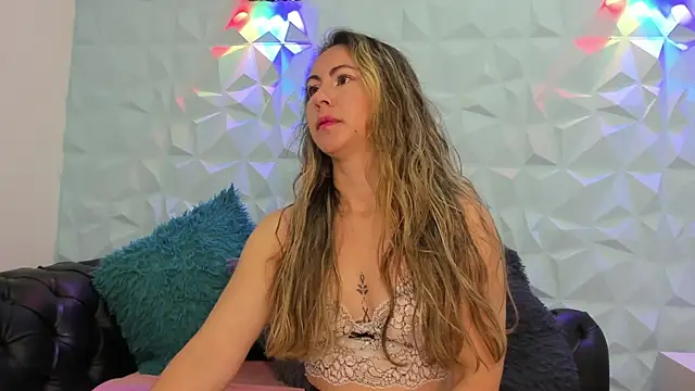 Snapshot of lindsay_cg chatting on 18, 5, 2026 lindsay cg online show from 18, 5, 2026