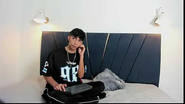 ero boy40 online show from 17, 5, 2026