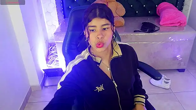Snapshot of Mia_kittie_m chatting on 9, 5, 2026 Mia kittie m online show from 9, 5, 2026