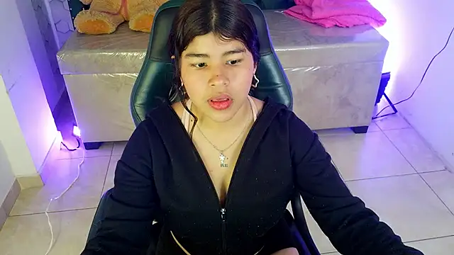 Snapshot of Mia_kittie_m chatting on 20, 5, 2026 Mia kittie m online show from 20, 5, 2026