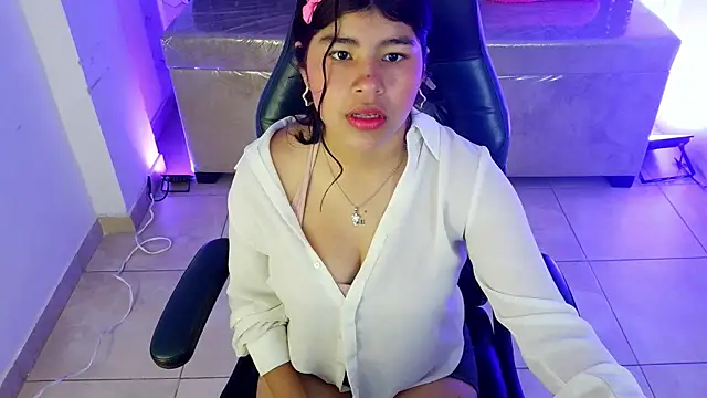 Snapshot of Mia_kittie_m chatting on 21, 5, 2026 Mia kittie m online show from 21, 5, 2026