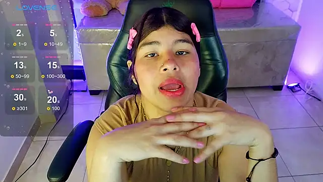 Snapshot of Mia_kittie_m chatting on 27, 5, 2026 Mia kittie m online show from 27, 5, 2026