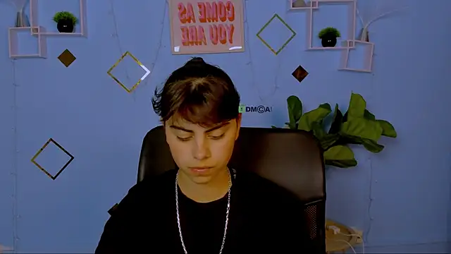 Snapshot of shadow_kiss_ chatting on 13, 7, 2026 shadow kiss online show from 13, 7, 2026