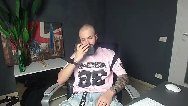 Snapshot of OscarWillss chatting on 14, 6, 2026 OscarWillss online show from 14, 6, 2026
