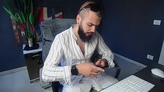 Snapshot of OscarWillss chatting on 18, 6, 2026 OscarWillss online show from 18, 6, 2026