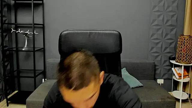 Snapshot of TroyWadee chatting on 2, 7, 2026 TroyWadee online show from 2, 7, 2026