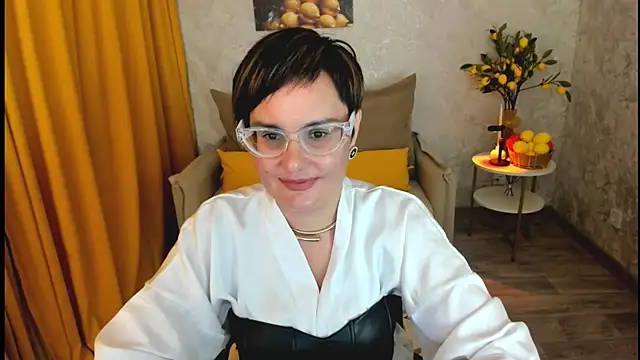 Snapshot of MayaNoire chatting on 6, 6, 2026 MayaNoire online show from 6, 6, 2026