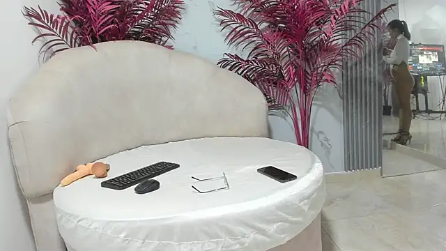 Snapshot of ShalonLebron chatting on 15, 5, 2026 ShalonLebron online show from 15, 5, 2026