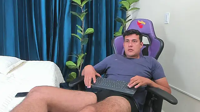 Snapshot of playboy_Felipe chatting on 19, 5, 2026 playboy Felipe online show from 19, 5, 2026