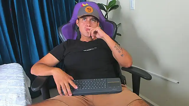 Snapshot of playboy_Felipe chatting on 26, 5, 2026 playboy Felipe online show from 26, 5, 2026