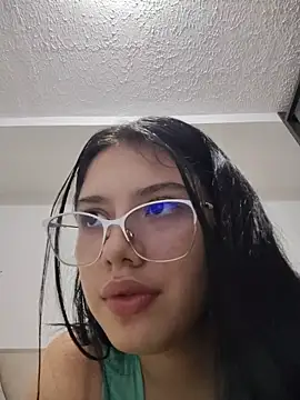 Snapshot of Daniand chatting on 25, 5, 2026 Daniand online show from 25, 5, 2026