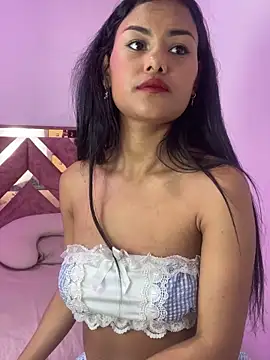 Snapshot of cristall-madisson chatting on 1, 6, 2026 cristall-madisson online show from 1, 6, 2026