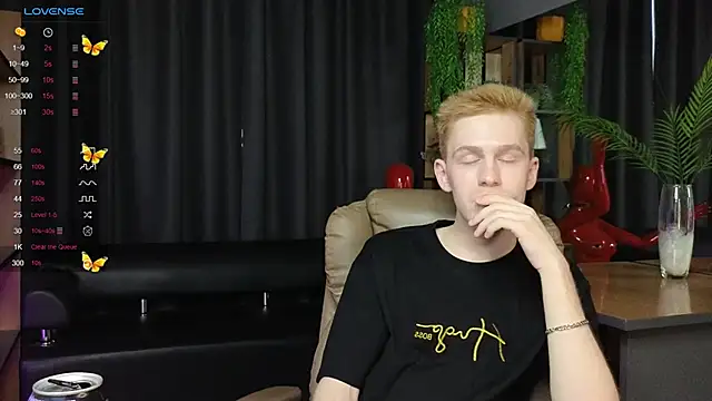 Snapshot of Tommy_CrashXXX chatting on 9, 5, 2026 Tommy CrashXXX online show from 9, 5, 2026