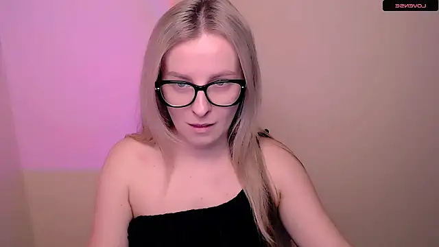 Snapshot of MariaTess_ chatting on 12, 5, 2026 MariaTess online show from 12, 5, 2026