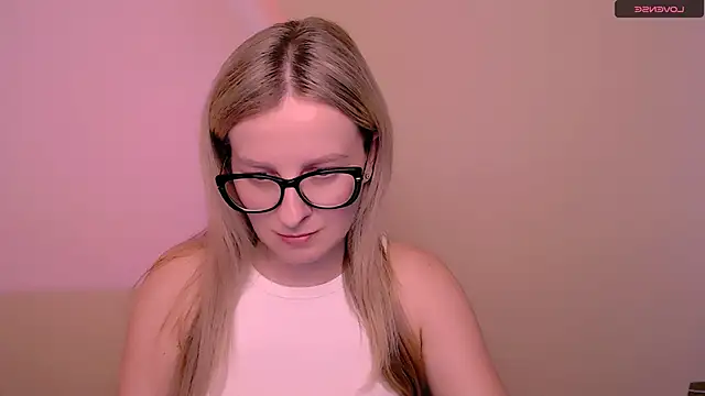 Snapshot of MariaTess_ chatting on 25, 5, 2026 MariaTess online show from 25, 5, 2026