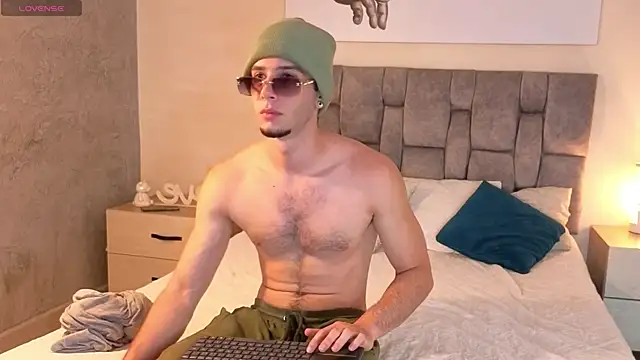Snapshot of isaacblaze_ chatting on 23, 5, 2026 isaacblaze online show from 23, 5, 2026