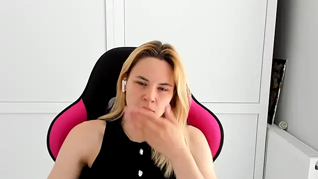 Emma starrs  online show from 24, 5, 2026
