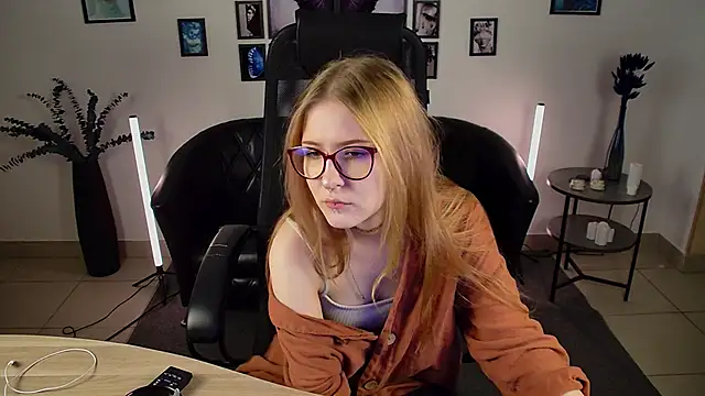 Snapshot of lanafitch chatting on 14, 6, 2026 lanafitch online show from 14, 6, 2026