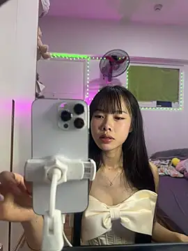Snapshot of Lov3lily chatting on 8, 6, 2026 Lov3lily online show from 8, 6, 2026