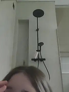 Snapshot of LeahBay chatting on 2, 7, 2026 LeahBay online show from 2, 7, 2026