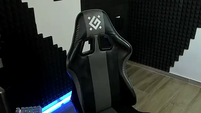 Snapshot of More_than_friend chatting on 18, 6, 2026 More than friend online show from 18, 6, 2026
