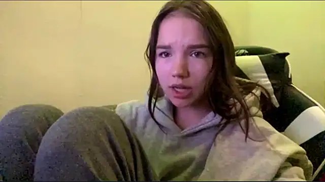 Snapshot of FewerCadre chatting on 22, 5, 2026 FewerCadre online show from 22, 5, 2026