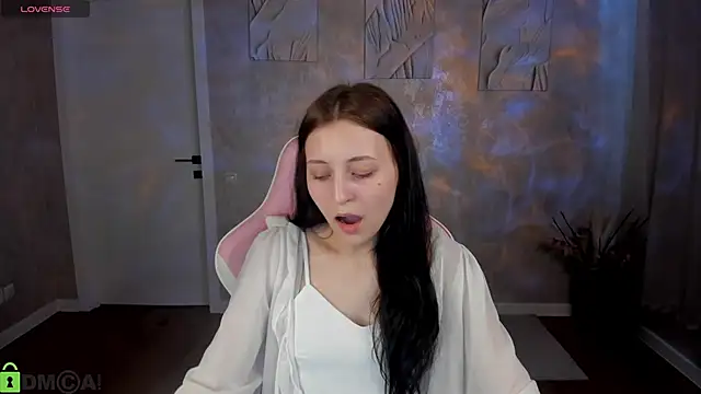 Snapshot of Tracey_Gill chatting on 8, 6, 2026 Tracey Gill online show from 8, 6, 2026