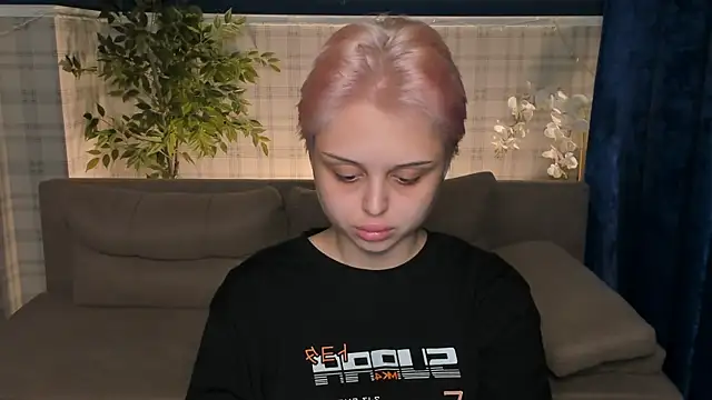 Snapshot of Emmy-Brooks chatting on 20, 7, 2026 Emmy-Brooks online show from 20, 7, 2026
