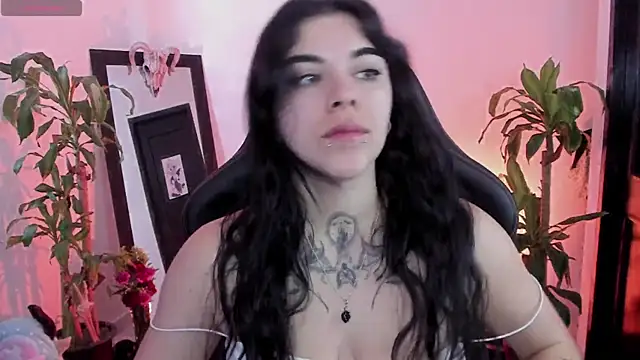 MissCharlottte 18 online show from 20, 5, 2026