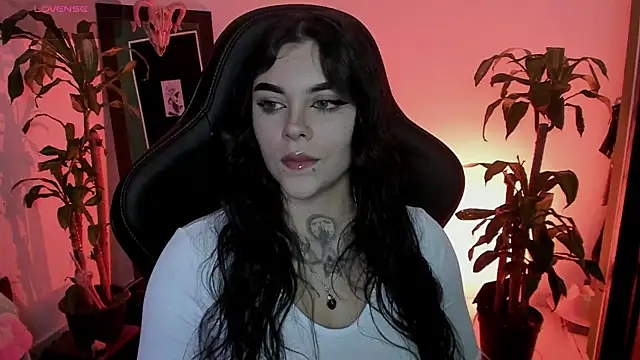 Snapshot of MissCharlottte_18 chatting on 17, 7, 2026 MissCharlottte 18 online show from 17, 7, 2026