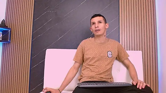 Snapshot of Isak_Berekoa chatting on 18, 5, 2026 Isak Berekoa online show from 18, 5, 2026