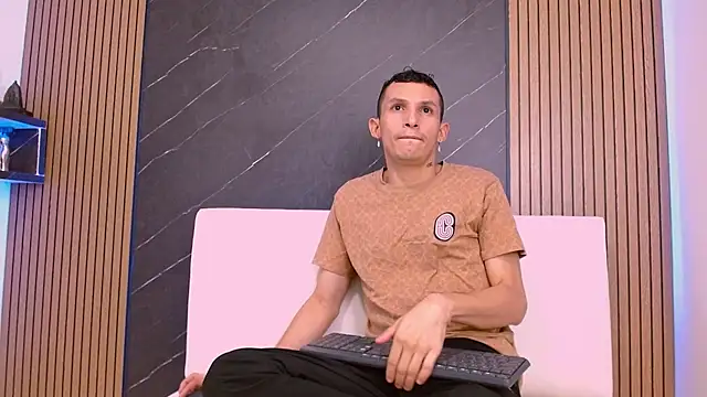 Snapshot of Isak_Berekoa chatting on 18, 5, 2026 Isak Berekoa online show from 18, 5, 2026