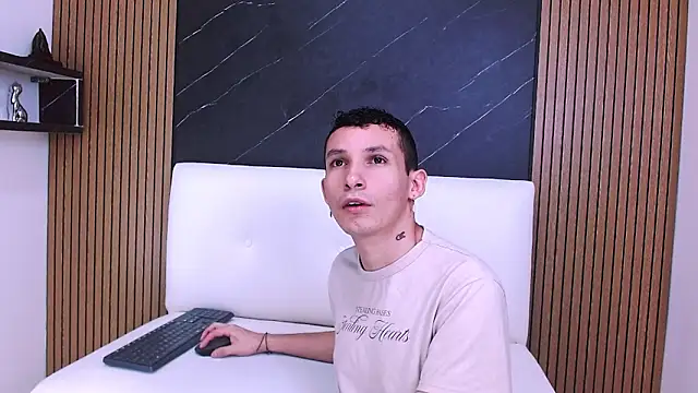 Snapshot of Isak_Berekoa chatting on 24, 5, 2026 Isak Berekoa online show from 24, 5, 2026