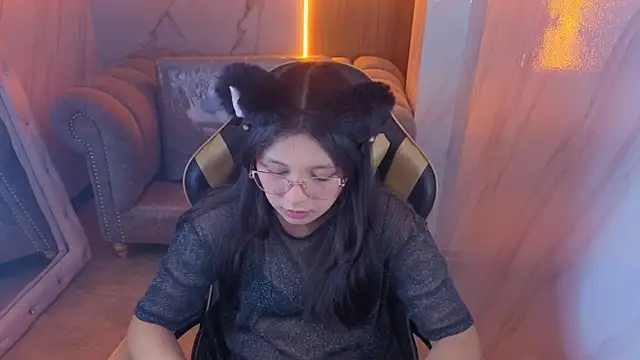HoneyDoll tf online show from 15, 7, 2026