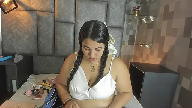 Ainoa Ruiz online show from 3, 6, 2026