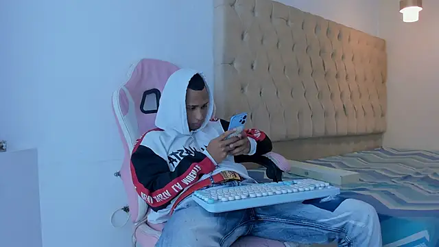 Snapshot of Supreme_Badboy chatting on 11, 6, 2026 Supreme Badboy online show from 11, 6, 2026